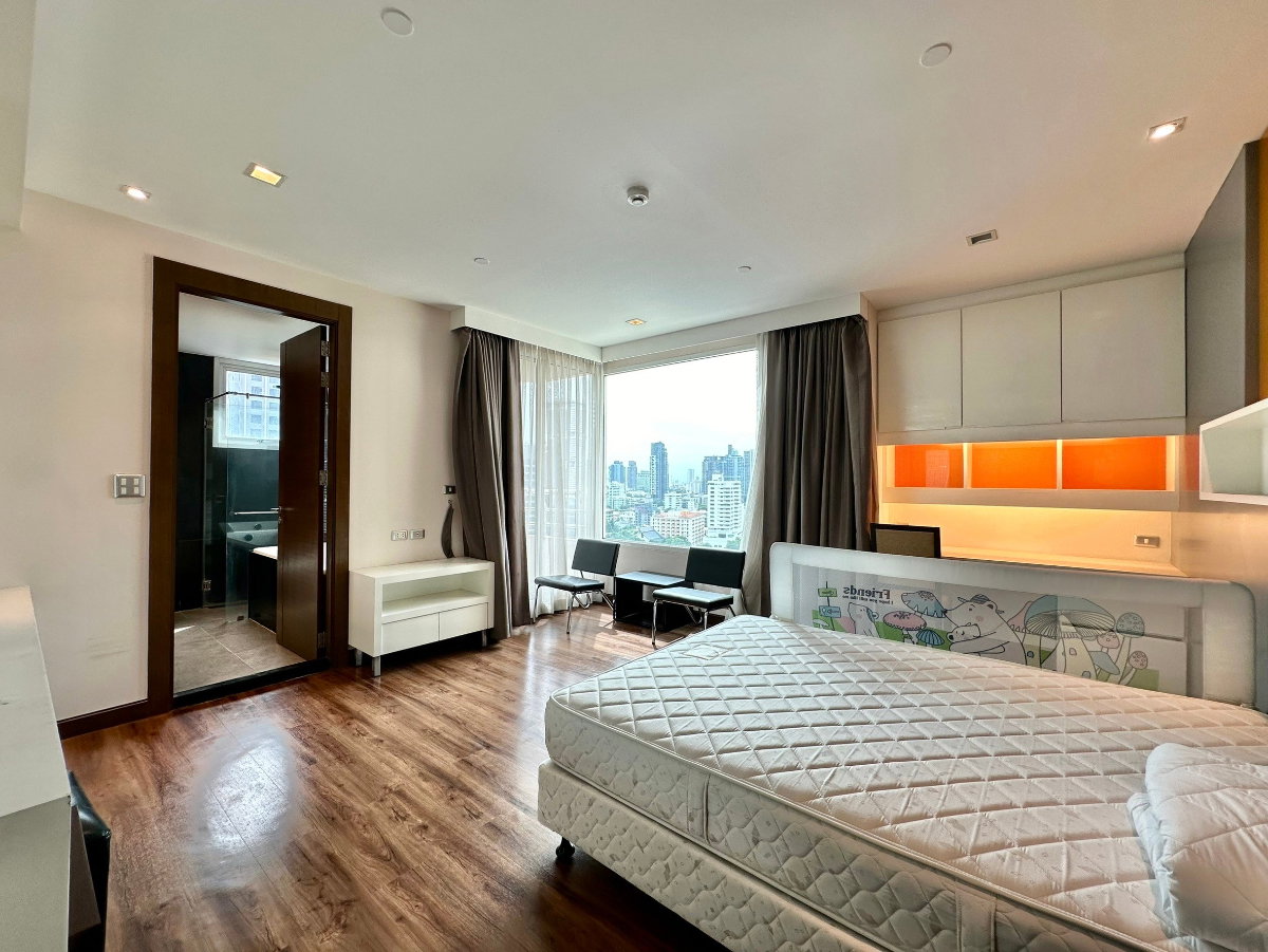 รูป Ideal 24 | Elegant 4 Bed Luxury Condo in Phrom Phong Area - BR14992CD - รูปที่ 25/52