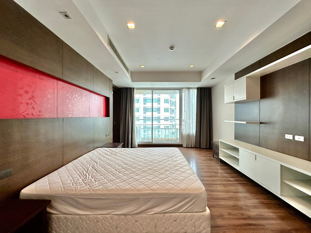 รูป Ideal 24 | Elegant 4 Bed Luxury Condo in Phrom Phong Area - BR14992CD - รูปที่ 11/52