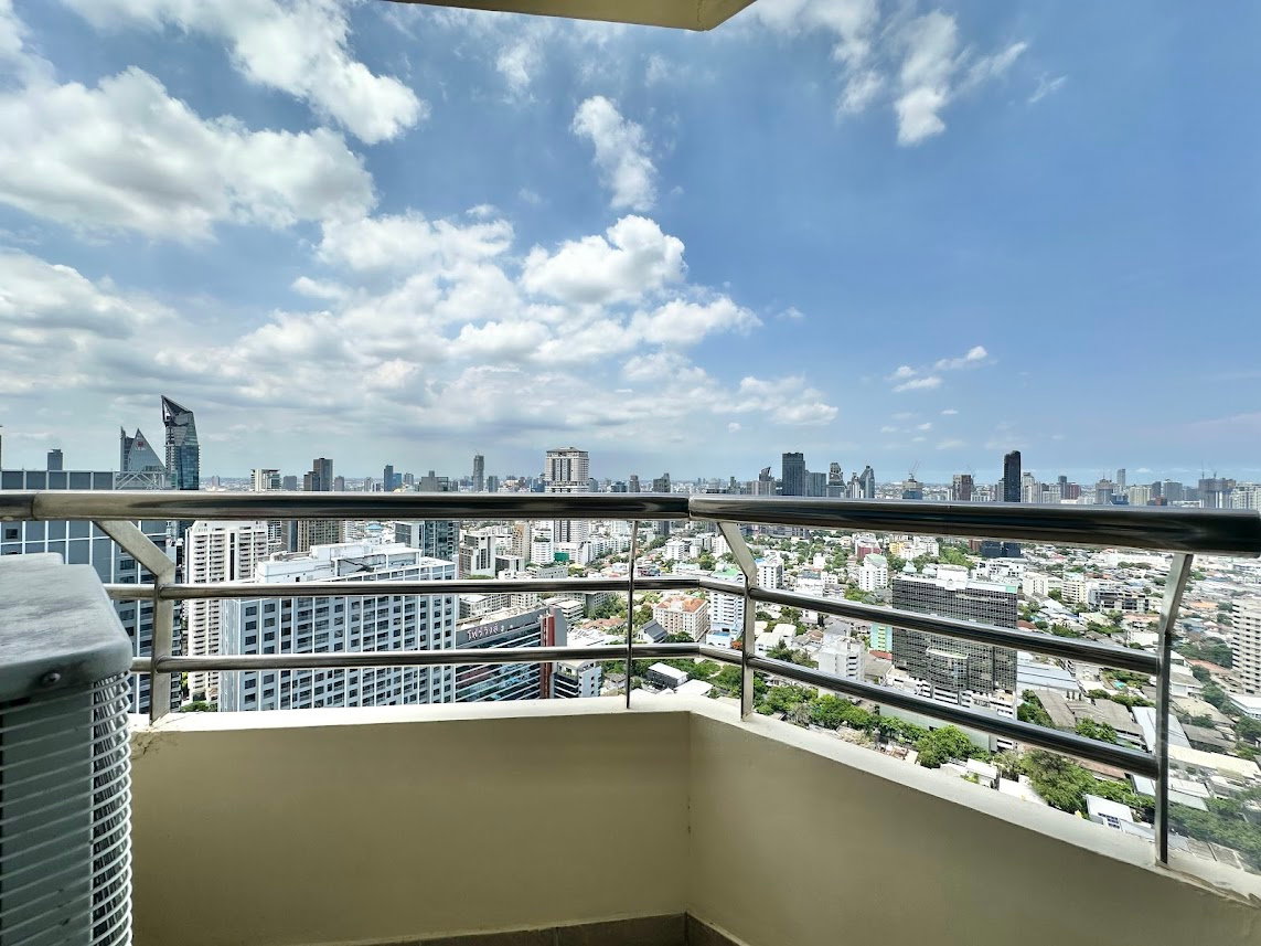 รูป Ideal 24 | Expansive 4 Bedroom Luxury Condo in Phrom Phong - BR11809CD - รูปที่ 27/57