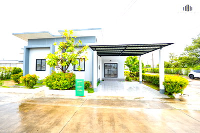 Twin houses for sale : Exclusive Secret Promotion! Call Now!! Brand-new single-storey modern semi-detached homes at Easetown Chonburi – Amata Nakorn.