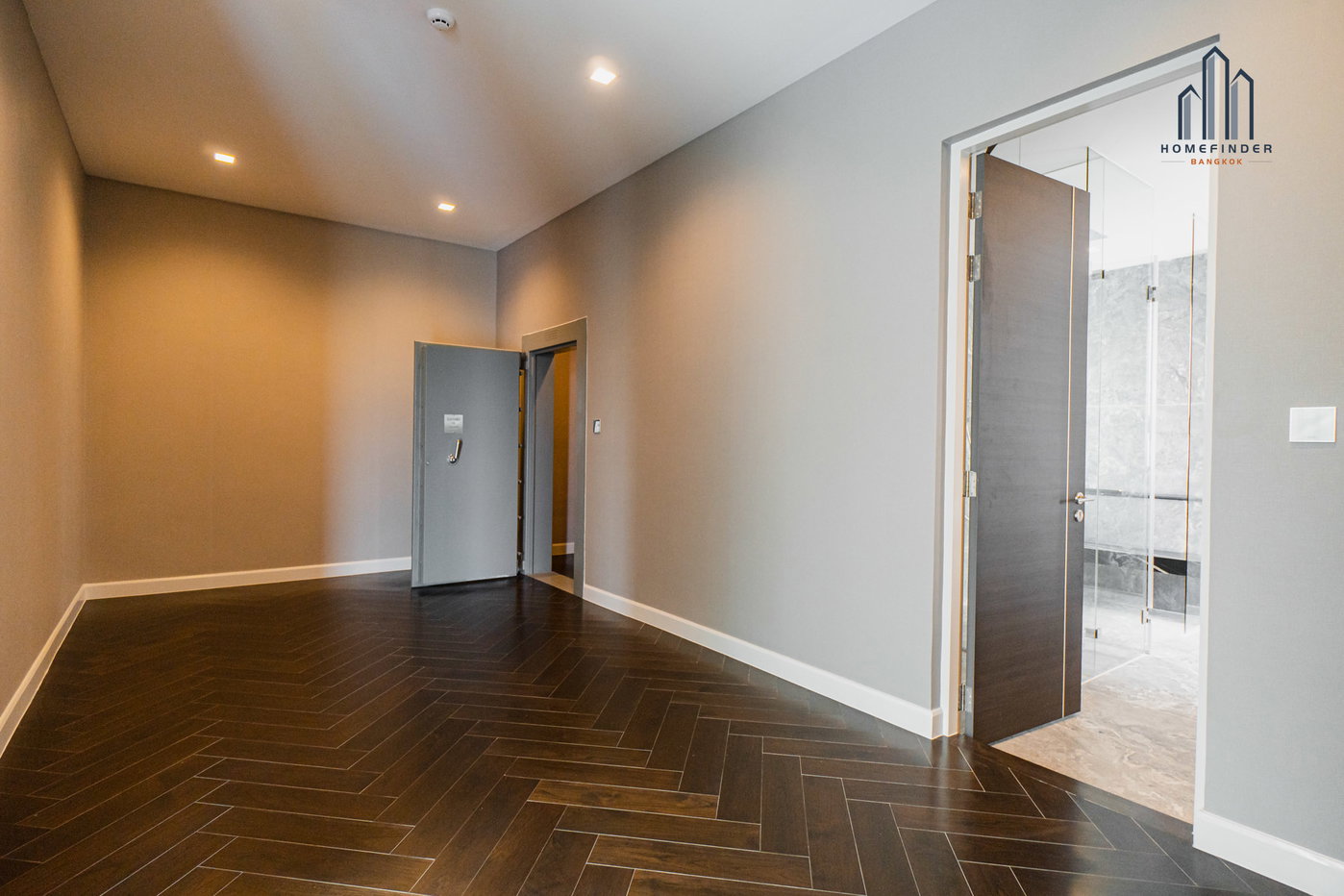 picture 95E1 – Ninety Five East One 4 bedrooms, for sale - 11/69