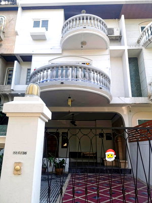 ทาวน์โฮมให้เช่า : 🏡✨ ขาย / เช่า ทาวน์เฮ้าส์ 4 ชั้น หมู่บ้านราชาวิลล่า ลาดพร้าว 67/2 3 ห้องนอน 3 ห้องน้ำ ใกล้รถไฟฟ้าสายสีเหลือง สถานีลาดพร้าว 71