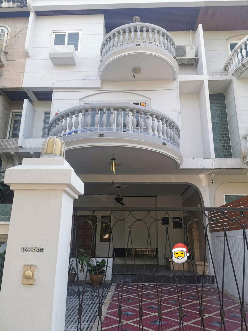 ทาวน์โฮมให้เช่า : 🏡✨ ขาย / เช่า ทาวน์เฮ้าส์ 4 ชั้น หมู่บ้านราชาวิลล่า ลาดพร้าว 67/2 3 ห้องนอน 3 ห้องน้ำ ใกล้รถไฟฟ้าสายสีเหลือง สถานีลาดพร้าว 71