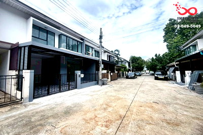 ขายทาวน์โฮม : ขายทาวน์เฮาส์ 2 ชั้น เดอะวิลล่า บางบัวทอง กาญจนาภิเษก นนทบุรี รีโนเวทใหม่ ใกล้ตลาดบัวทอง