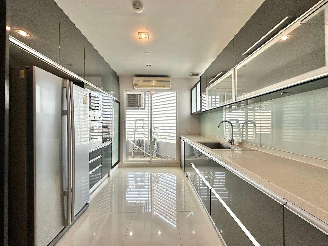รูป Ideal 24 | Expansive 4 Bedroom Luxury Condo in Phrom Phong - BR11809CD - รูปที่ 8/57
