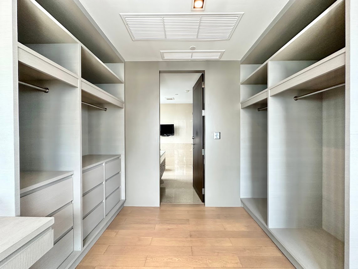 รูป Ideal 24 | Expansive 4 Bedroom Luxury Condo in Phrom Phong - BR11809CD - รูปที่ 17/57