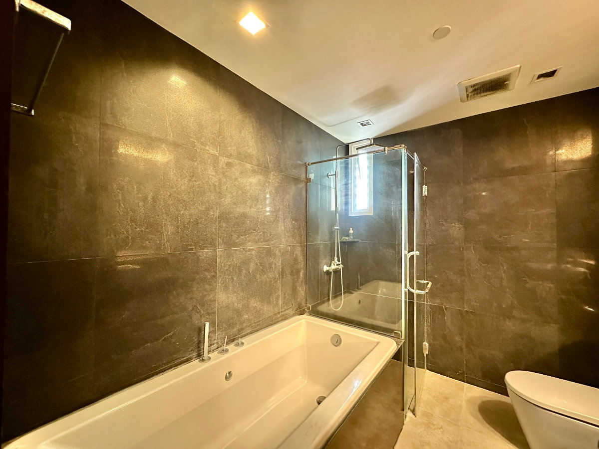 รูป Ideal 24 | Elegant 4 Bed Luxury Condo in Phrom Phong Area - BR14992CD - รูปที่ 34/52