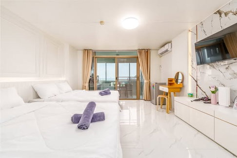 🔥 Condo for Sale at Bangsaen Royal Beach – Renovated Sea View Unit, Fully Furnished, Ready to Move In