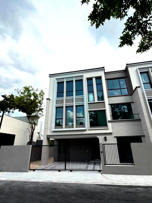 เช่าทาวน์โฮม สวนรถไฟ : 📌 ให้เช่าทาวน์เฮาส์ 3 ชั้น บ้านกลางเมือง คลาสเซ่ รัชโยธิน 3 ห้องนอน 4 ห้องน้ำ