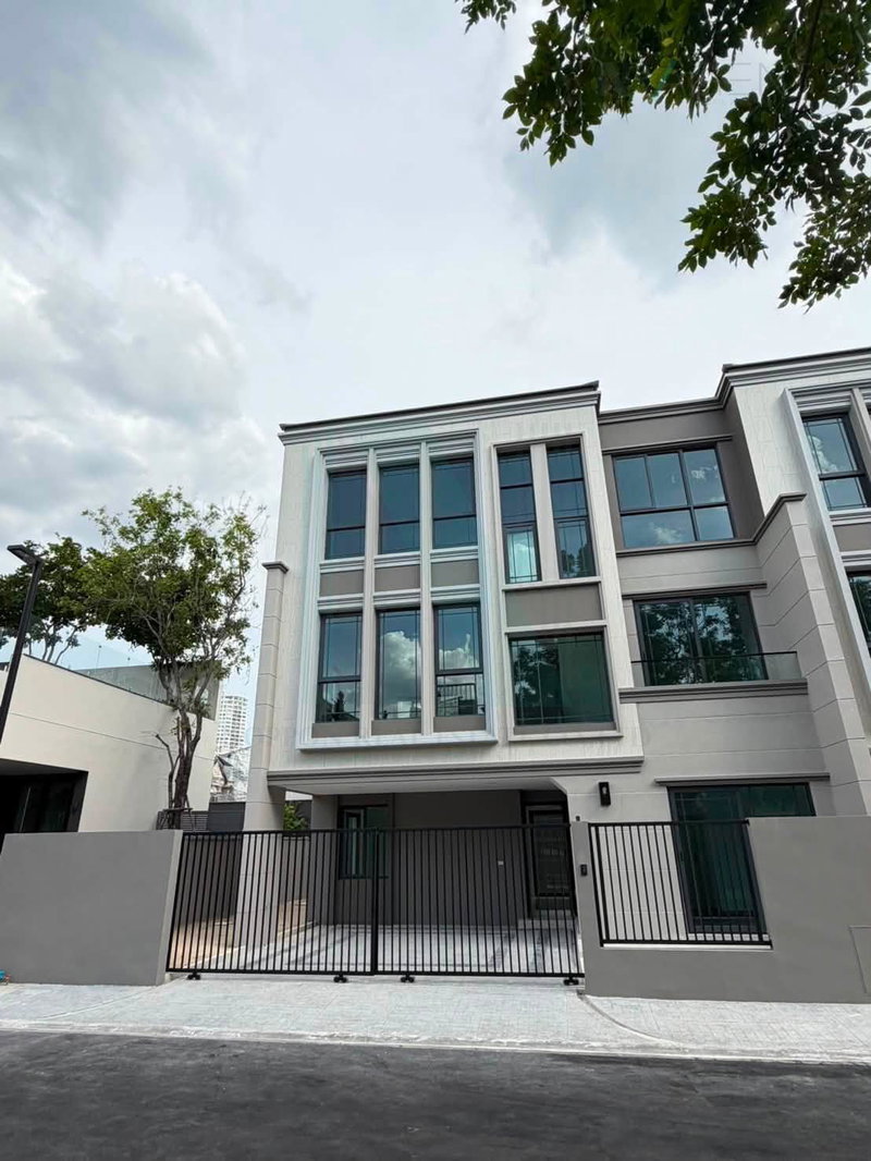 Townhouses for rent : 📌 For Rent 3-story Townhouse BAAN KLANG MUANG CLASSE RATCHAYOTHIN 3 bedroom 4 bathroom