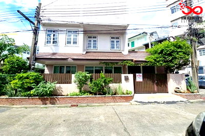 ทาวน์โฮม เขตบึงกุ่ม : ขายทาวน์เฮาส์ 2 ชั้น 27 ตรว. ถนนนวมินทร์ หมู่บ้านปรีชา 2 นวมินทร์ 65 หลังมุม ใกล้ MRT บางกะปิ