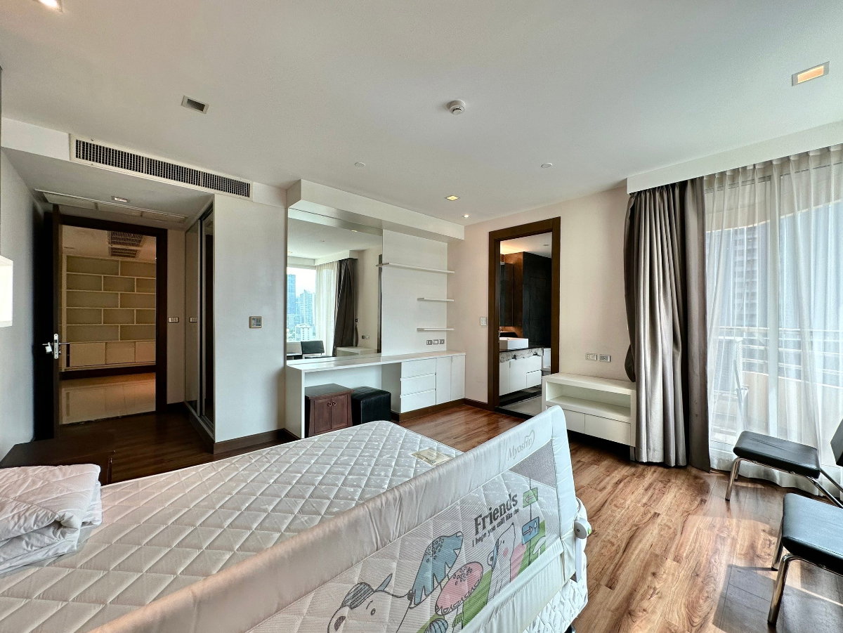 รูป Ideal 24 | Elegant 4 Bed Luxury Condo in Phrom Phong Area - BR14992CD - รูปที่ 28/52