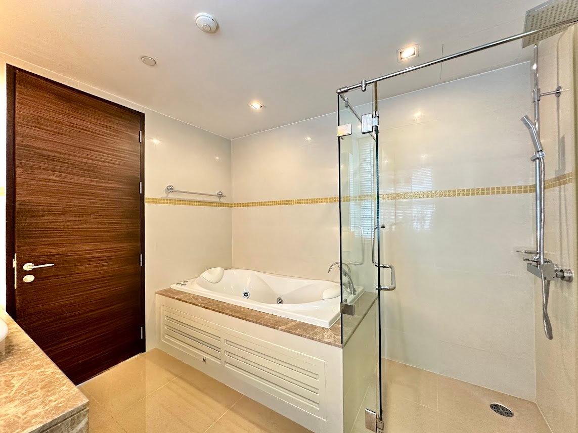 รูป Ideal 24 | Expansive 4 Bedroom Luxury Condo in Phrom Phong - BR11809CD - รูปที่ 40/57