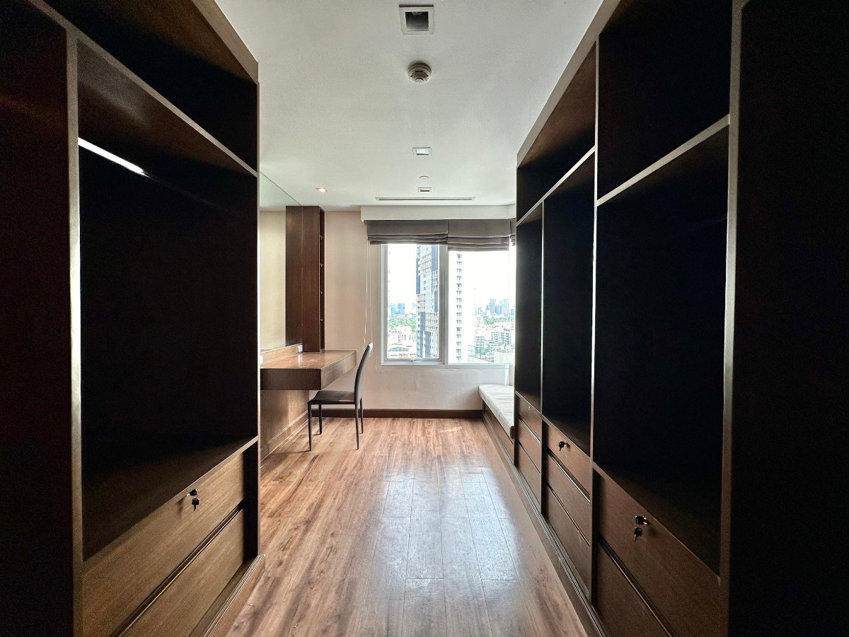 รูป Ideal 24 | Elegant 4 Bed Luxury Condo in Phrom Phong Area - BR14992CD - รูปที่ 21/52