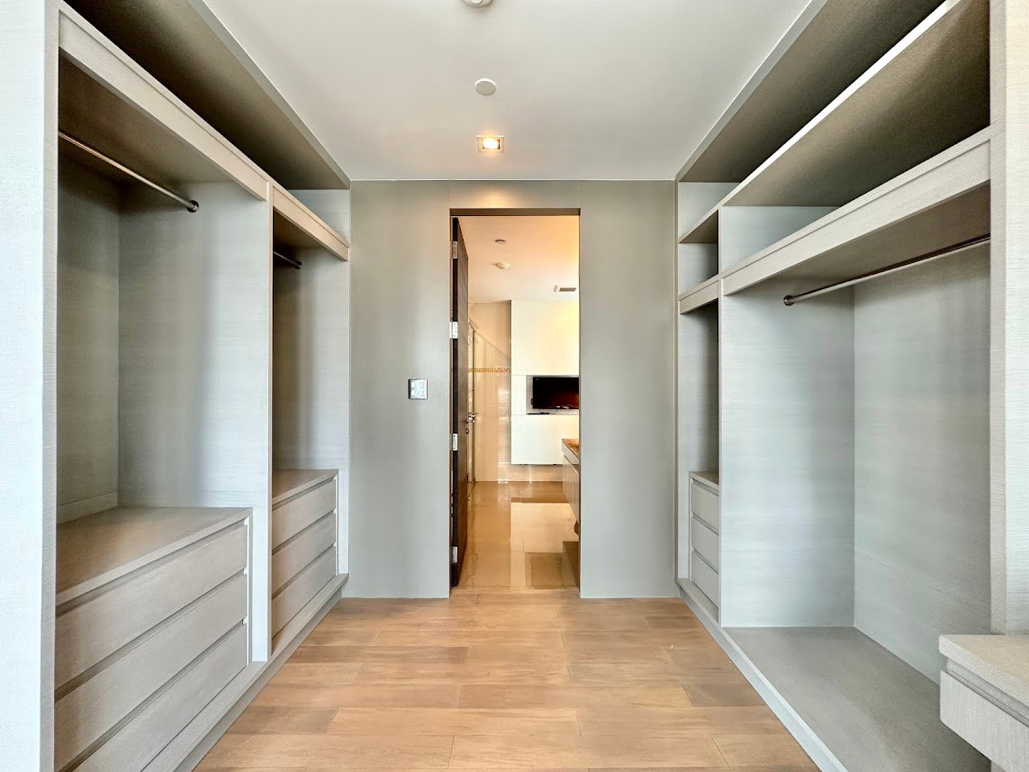 รูป Ideal 24 | Expansive 4 Bedroom Luxury Condo in Phrom Phong - BR11809CD - รูปที่ 38/57