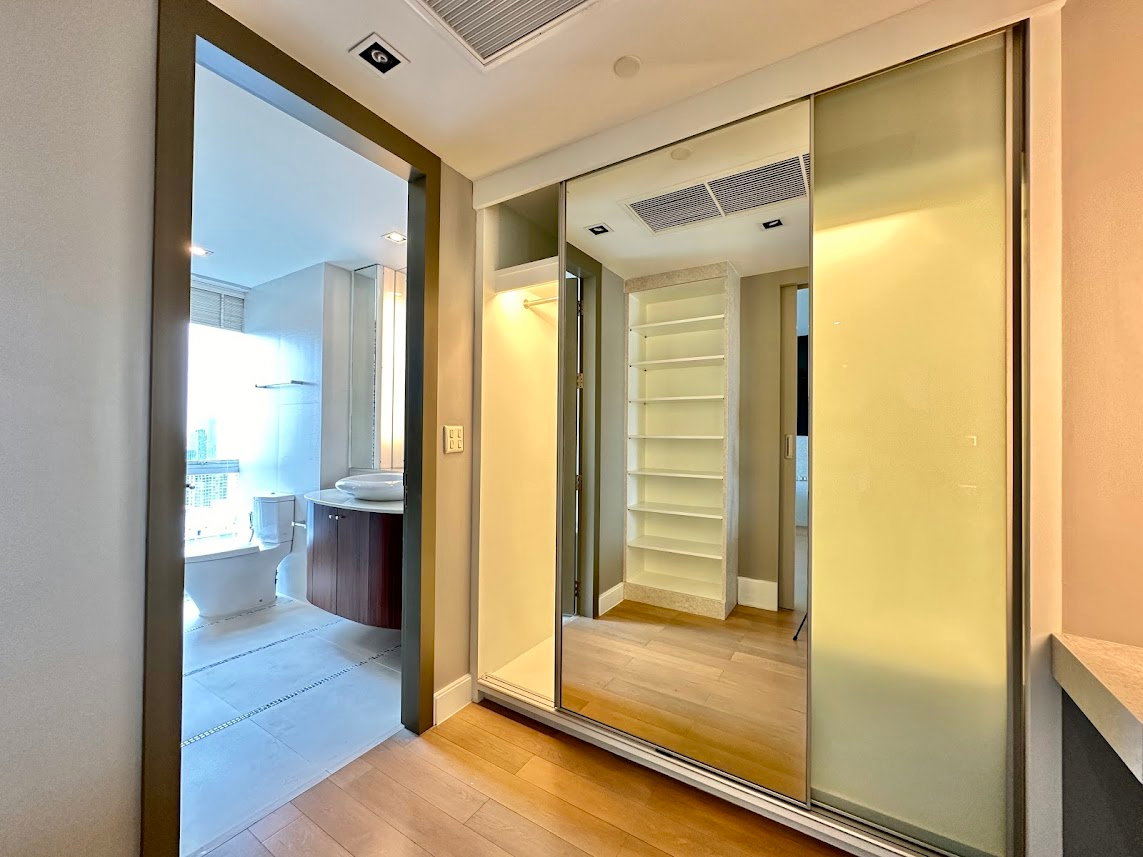 รูป Ideal 24 | Expansive 4 Bedroom Luxury Condo in Phrom Phong - BR11809CD - รูปที่ 31/57