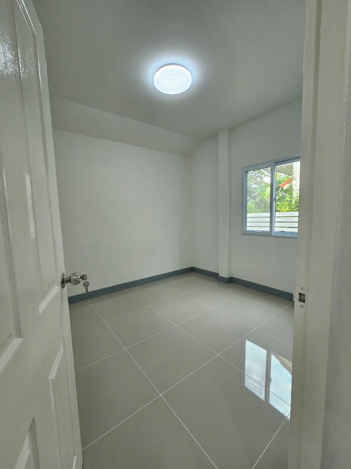 รูป บ้านเดี่ยวชั้นเดียว รีโนเวทใหม่ กว้างมากๆ หมู่บ้านนันทวัน10 ซอยเลียบวารี37 คู้ขวา หนองจอก บ้านสวย ทำเลดี เฟอร์นิเจอร์ครบพร้อมเข้าอยู่ - รูปที่ 20/22