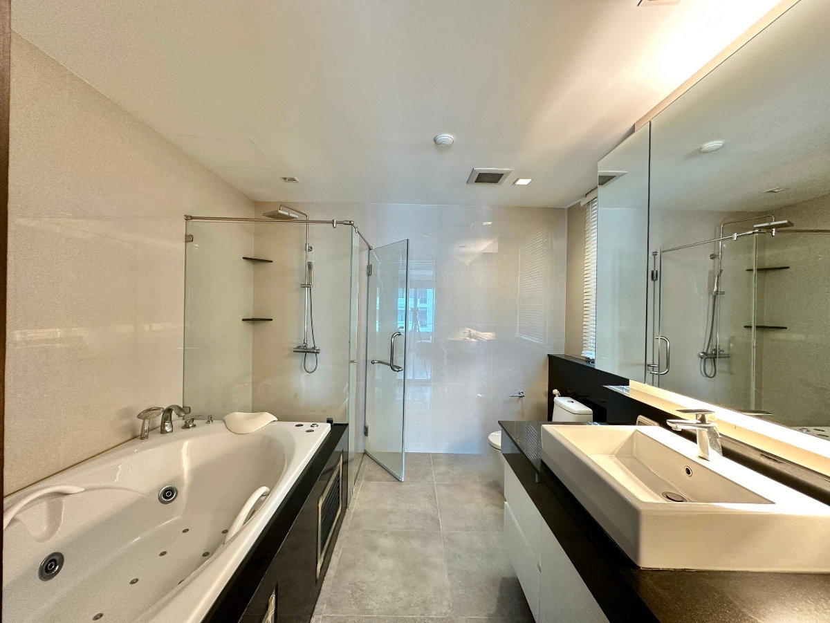 รูป Ideal 24 | Elegant 4 Bed Luxury Condo in Phrom Phong Area - BR14992CD - รูปที่ 16/52