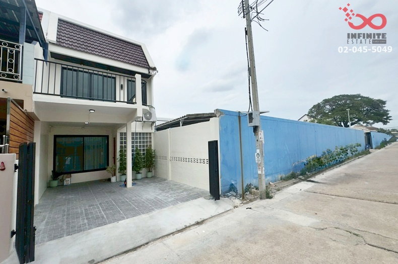 รูป ขายทาวน์เฮ้าส์ 2 ชั้น 22 ตรว. รีโนเวทใหม่ ซอยอ่อนนุช 40 สุขุมวิท 77 ใกล้ BTS - รูปที่ 1/13
