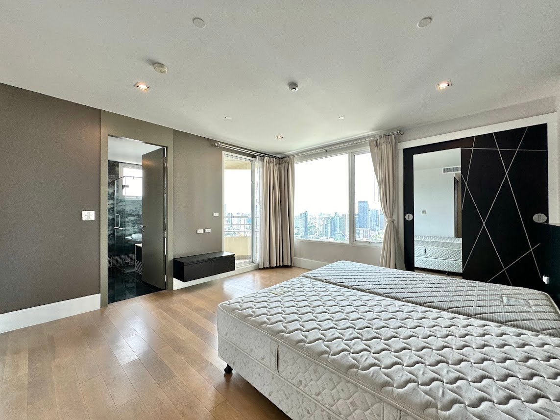 รูป Ideal 24 | Expansive 4 Bedroom Luxury Condo in Phrom Phong - BR11809CD - รูปที่ 22/57