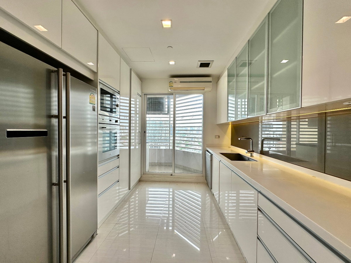 รูป Ideal 24 | Elegant 4 Bed Luxury Condo in Phrom Phong Area - BR14992CD - รูปที่ 8/52