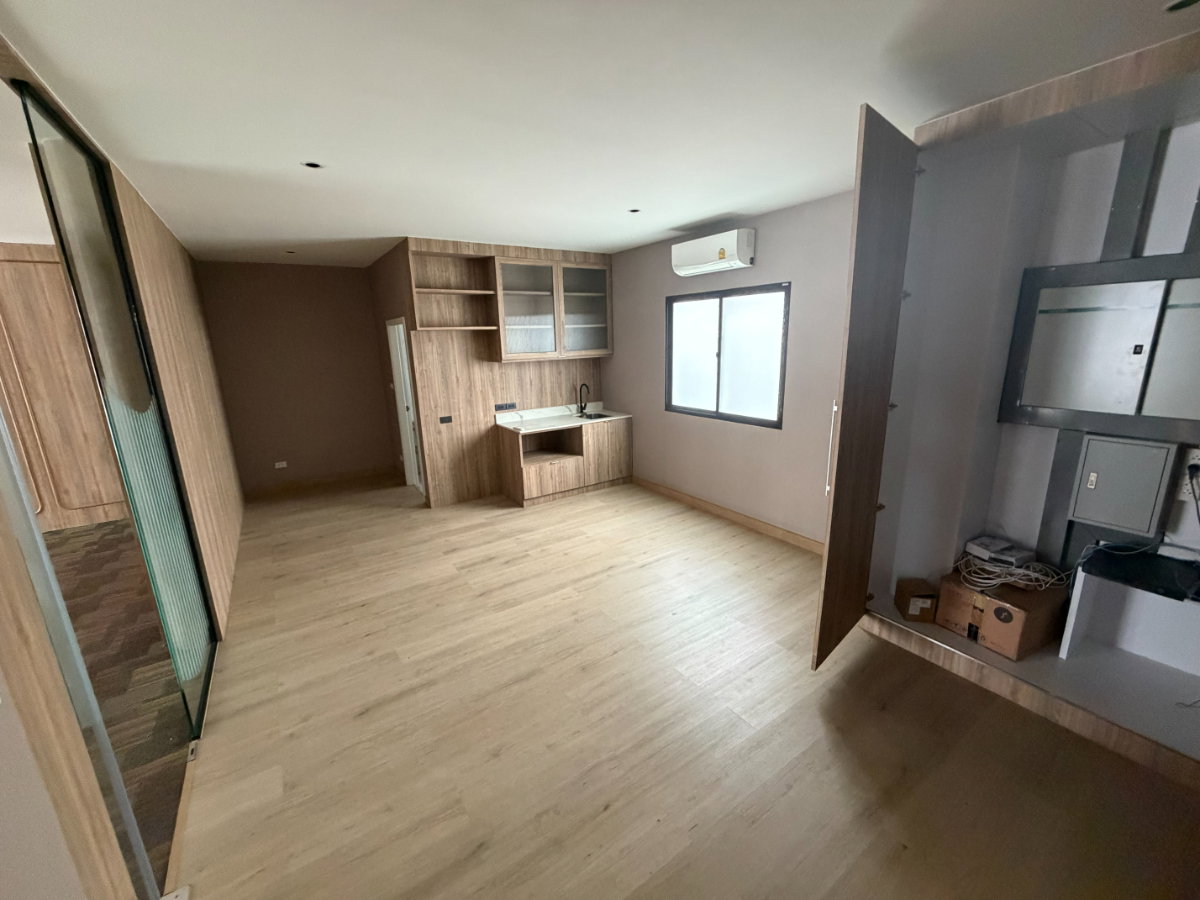 รูป 🔥 ขาย Home Office ทำเลราชพฤกษ์ | ทุบรวม 2 ยูนิต พื้นที่ใช้สอยขนาดใหญ่ คุ้มมาก! 📍ดีไซน์ Modern เหมาะทั้งอยู่อาศัย + ทำออฟฟิศ / คลินิก / บริษัท - รูปที่ 9/14