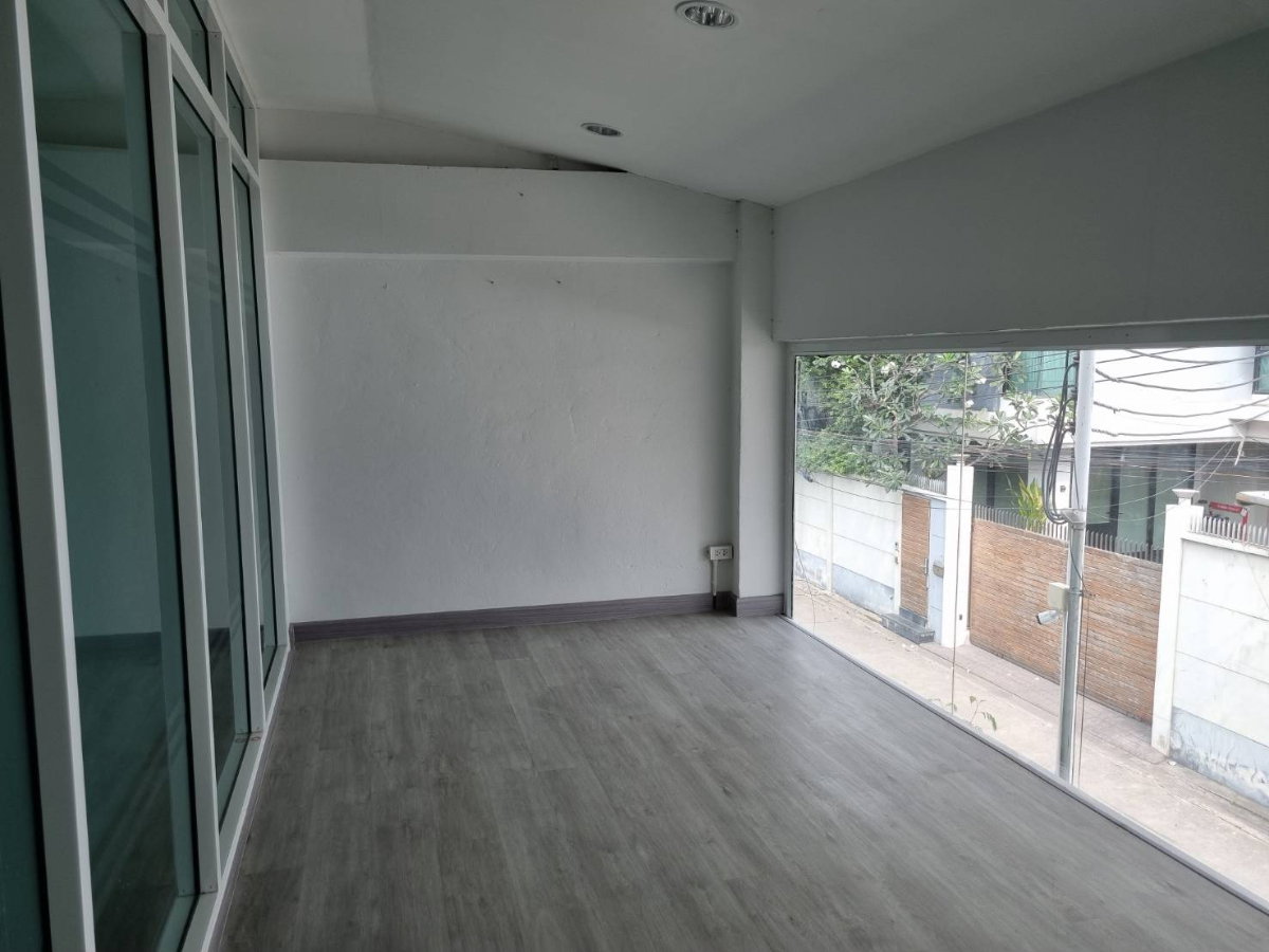 รูป 🏢 ให้เช่า อาคารสำนักงาน พร้อมคลังสินค้า (Warehouse + Office) ซอยรามคำแหง 4 (สมานมิตร) - รูปที่ 10/13
