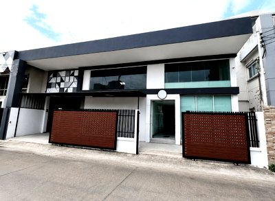 Factory for rent Ramkhamhaeng 4 : Warehouse for Rent in Ramkhamhaeng  Khlong Tan