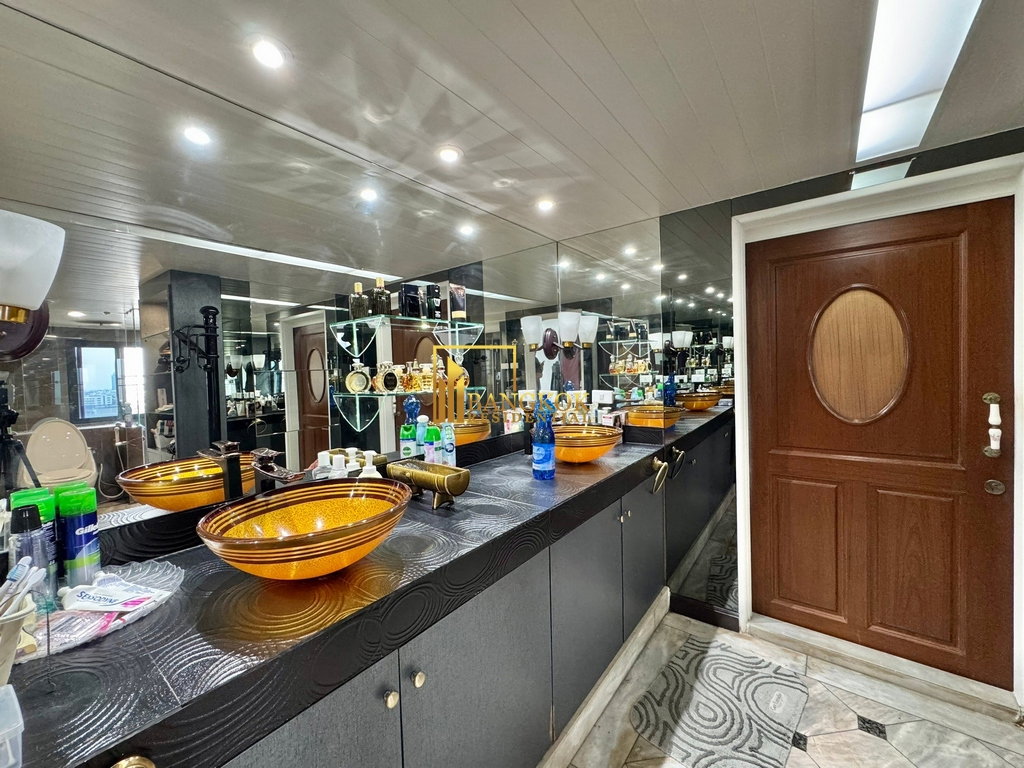 picture Baan Sathorn | Exceptional 4 Bedroom Penthouse in Prime Area - BR19428CD - 14/39
