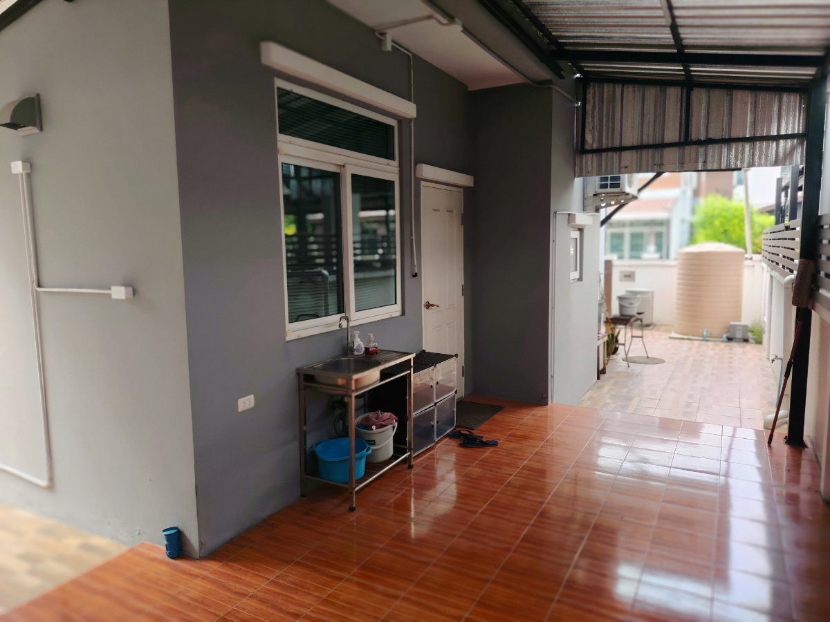 รูป บ้านเดี่ยว 2 ชั้น 4 ห้องนอน 3 ห้องน้ำ พื้นที่ใช้สอย 160 ตร.ม. พร้อมพื้นที่มีหลังคา 200 ตร.ม. เหมาะสำหรับอยู่อาศัย สำนักงาน หรือเวิร์กช็อป – ศรีราชา - รูปที่ 11/41