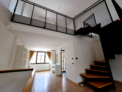 เช่าทาวน์โฮม นนทบุรี : ให้เช่าบ้านใหม่ทั้งหลัง 3 ชั้น ครึ่งสไตล์ Loft Modern เพดานสูง พร้อมเฟอร์ 3 นอน 3 น้ำ บนถนนแจ้งวัฒนะ ใกล้รร. นานาชาติ