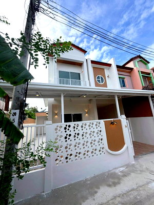 Townhouses for sale Bangkok : ⭐✨RH-070 Townhouse for Sale at LIO Phetkasem 77✨⭐