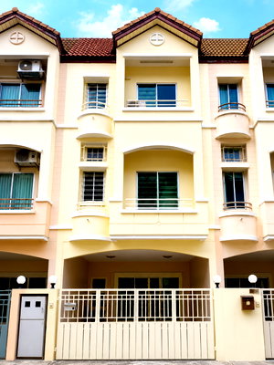 Townhouses for sale Suan Dusit University : [FOR SALE] Renovated 3-Story Townhouse – Warinthon Village, Soi Satsana 5 (Near Victory Monument)