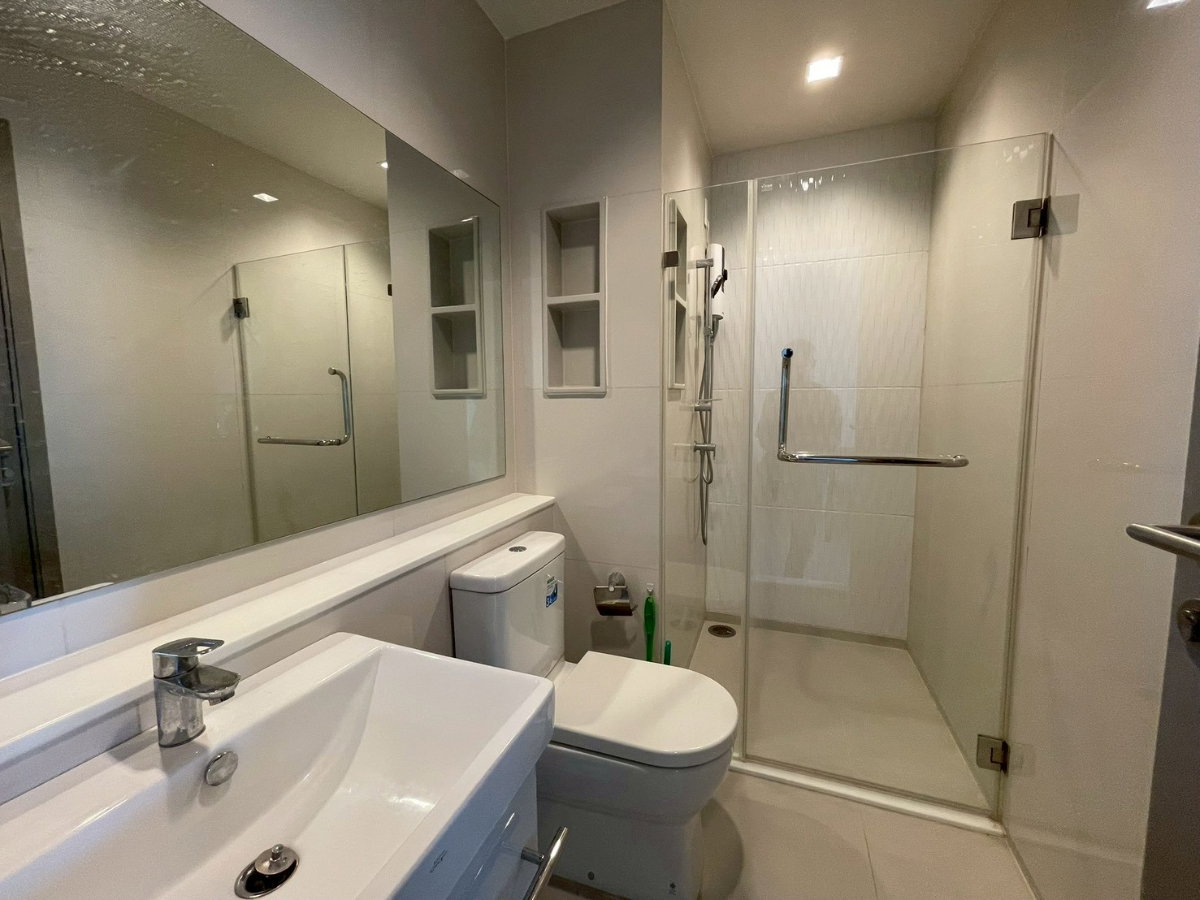 รูป ให้เช่า! Life Asoke-Rama 9 | 1 Bedroom Plus 40 ตร.ม. | เฟอร์นิเจอร์ เครื่องใช้ไฟฟ้าครบ พร้อมอยู่ - รูปที่ 9/12
