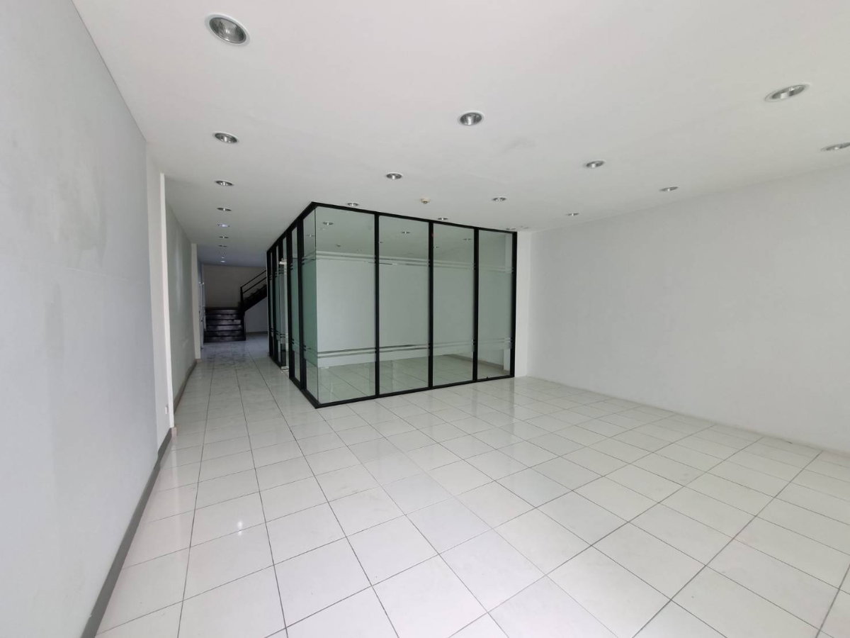 รูป 🏢 ให้เช่า อาคารสำนักงาน พร้อมคลังสินค้า (Warehouse + Office) ซอยรามคำแหง 4 (สมานมิตร) - รูปที่ 4/13