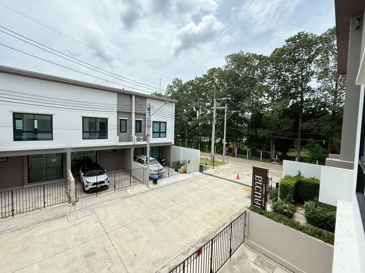 รูป 🏡 แคนวาส รังสิต–คลอง 7 | บ้านใหม่มือหนึ่ง พร้อมเข้าอยู่!  ✨ ฟีลเหมือนซื้อบ้านใหม่ แต่จ่ายแค่ค่าเช่า! 🔥เช่า  13,000 บาท/เดือน  มี 3 ห้องนอน 3 ห้องน้ำ - รูปที่ 14/16