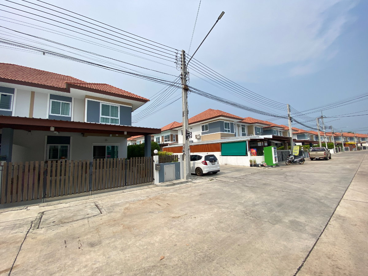 รูป บ้านแฝด ใกล้ นิคมอมตะซิตี้ เมืองชลบุรี - รูปที่ 2/17