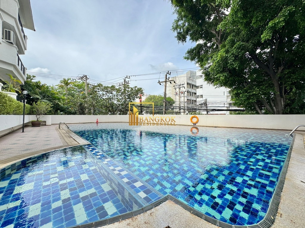 picture Baan Sathorn | Exceptional 4 Bedroom Penthouse in Prime Area - BR19428CD - 28/39