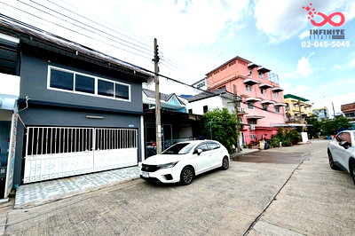 ขายทาวน์โฮม : ขายทาวน์เฮาส์ 2 ชั้น 21 ตร.ว. หมู่บ้านเข็มเพชร ซอยรามคำแหง 58/3 หัวหมาก บางกะปิ ใกล้ MRT ลำสาลี