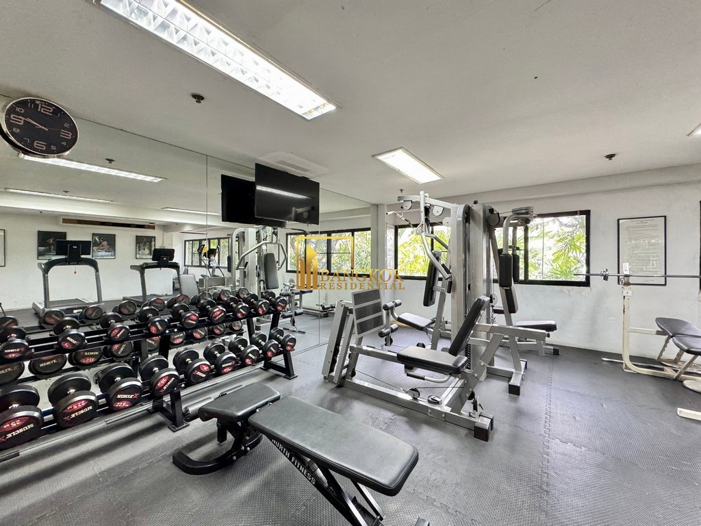picture Baan Sathorn | Exceptional 4 Bedroom Penthouse in Prime Area - BR19428CD - 30/39