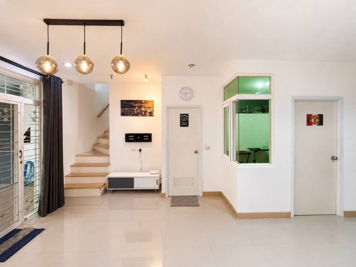 รูป 🏡 FOR RENT ให้เช่าทาวน์โฮม 2 ชั้น หมู่บ้าน Gusto รามอินทรา–พหลโยธิน ซอยพหลโยธิน 48 แยก 26 4 ห้องนอน 3 ห้องน้ำ ใกล้ BTS เพียงไม่กี่นาที - รูปที่ 2/12