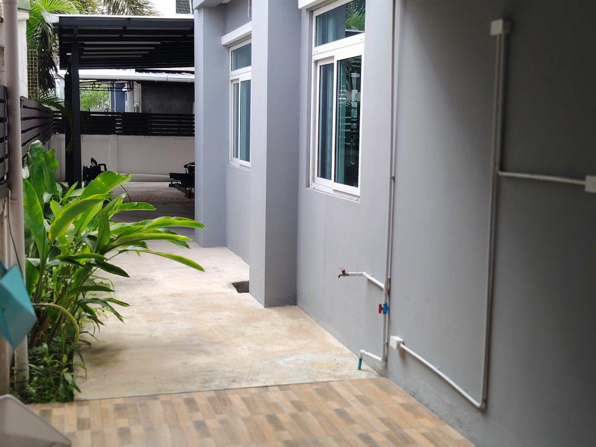 รูป บ้านเดี่ยว 2 ชั้น 4 ห้องนอน 3 ห้องน้ำ พื้นที่ใช้สอย 160 ตร.ม. พร้อมพื้นที่มีหลังคา 200 ตร.ม. เหมาะสำหรับอยู่อาศัย สำนักงาน หรือเวิร์กช็อป – ศรีราชา - รูปที่ 9/41