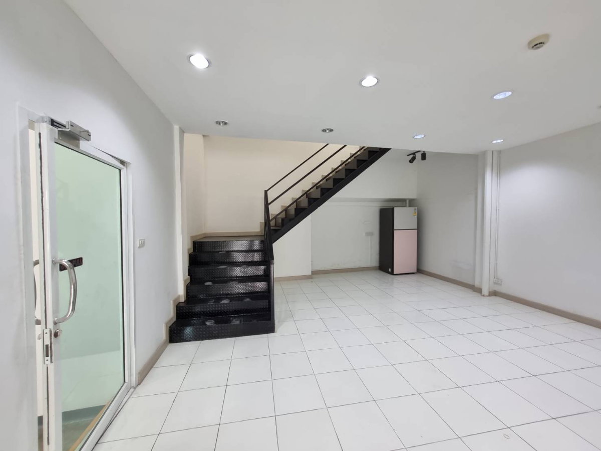 รูป 🏢 ให้เช่า อาคารสำนักงาน พร้อมคลังสินค้า (Warehouse + Office) ซอยรามคำแหง 4 (สมานมิตร) - รูปที่ 5/13