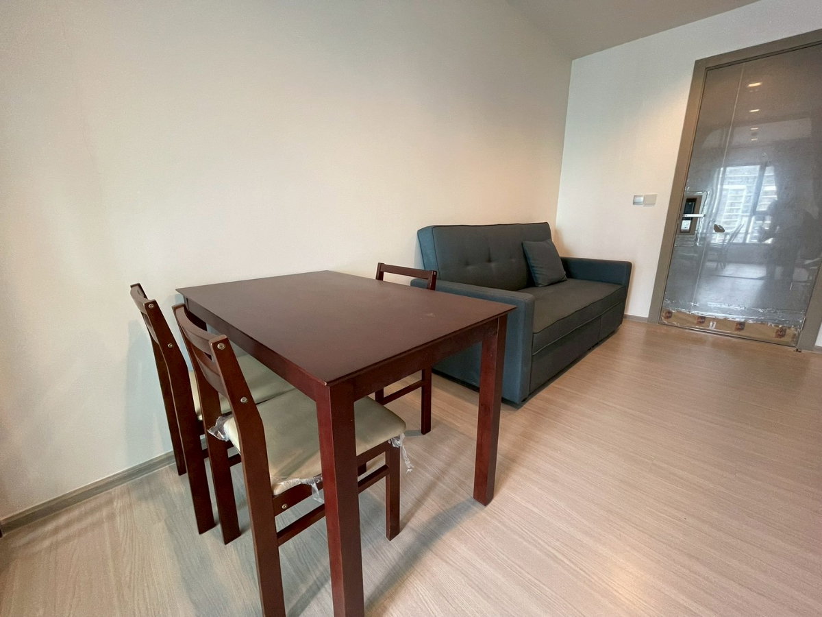 รูป ให้เช่า! Life Asoke-Rama 9 | 1 Bedroom Plus 40 ตร.ม. | เฟอร์นิเจอร์ เครื่องใช้ไฟฟ้าครบ พร้อมอยู่ - รูปที่ 3/12