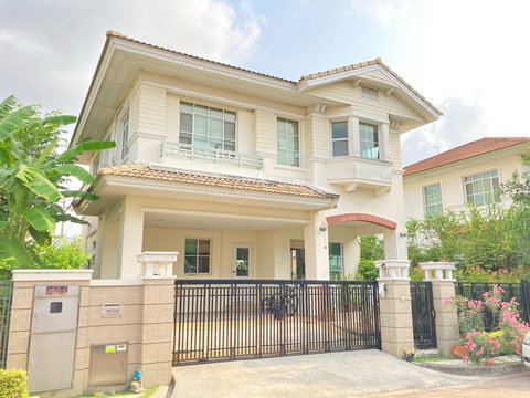 บ้านเดี่ยวให้เช่า เนื้อที่ 61.4 ตารางวา 3 ห้องนอน 3 ห้องน้ำ จอดรถได้ 2 คัน หมู่บ้านนันทวันกิ่งแก้ว (ซอยกิ่งแก้ว 31/3)