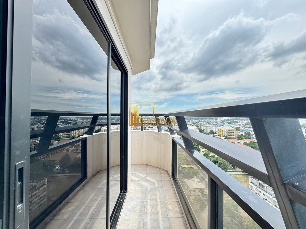 picture Baan Sathorn | Exceptional 4 Bedroom Penthouse in Prime Area - BR19428CD - 24/39