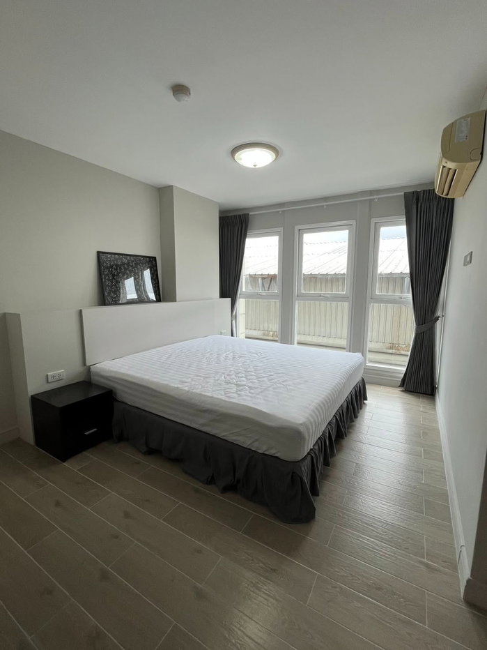 picture 2 Bed 2 Bath Condo for rent (near MRT Si iam station - yellow Line) - 1/10