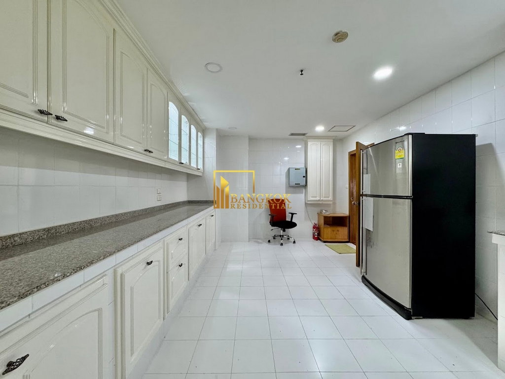 รูป Tower Park | Very Spacious 3 Bedroom Condo in Nana Area - BR13154CD - รูปที่ 31/54