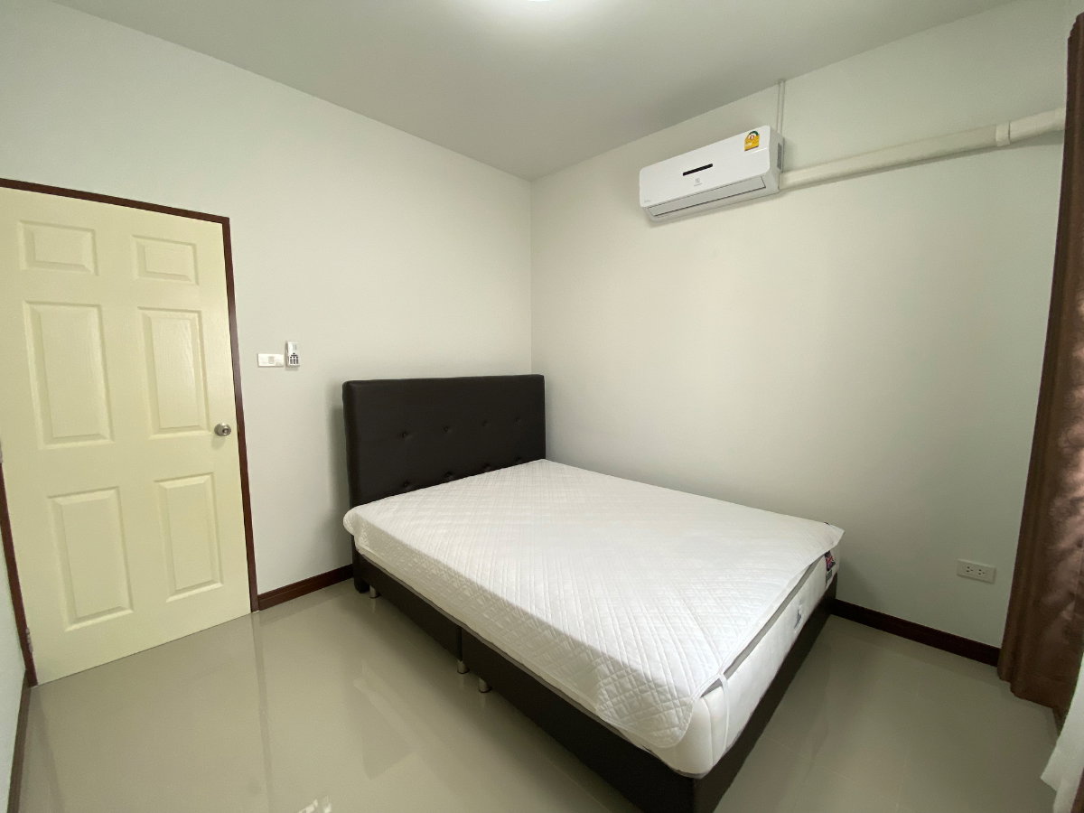 รูป บ้านแฝด ใกล้ นิคมอมตะซิตี้ เมืองชลบุรี - รูปที่ 12/17