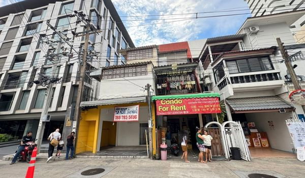รูป ขายโรงแรม ด่วน สุขุมวิท ซ.15  เนื้อที่ 24 ตารางวา มี 4 ห้องนอน 3 ห้องน้ำ - รูปที่ 1/5